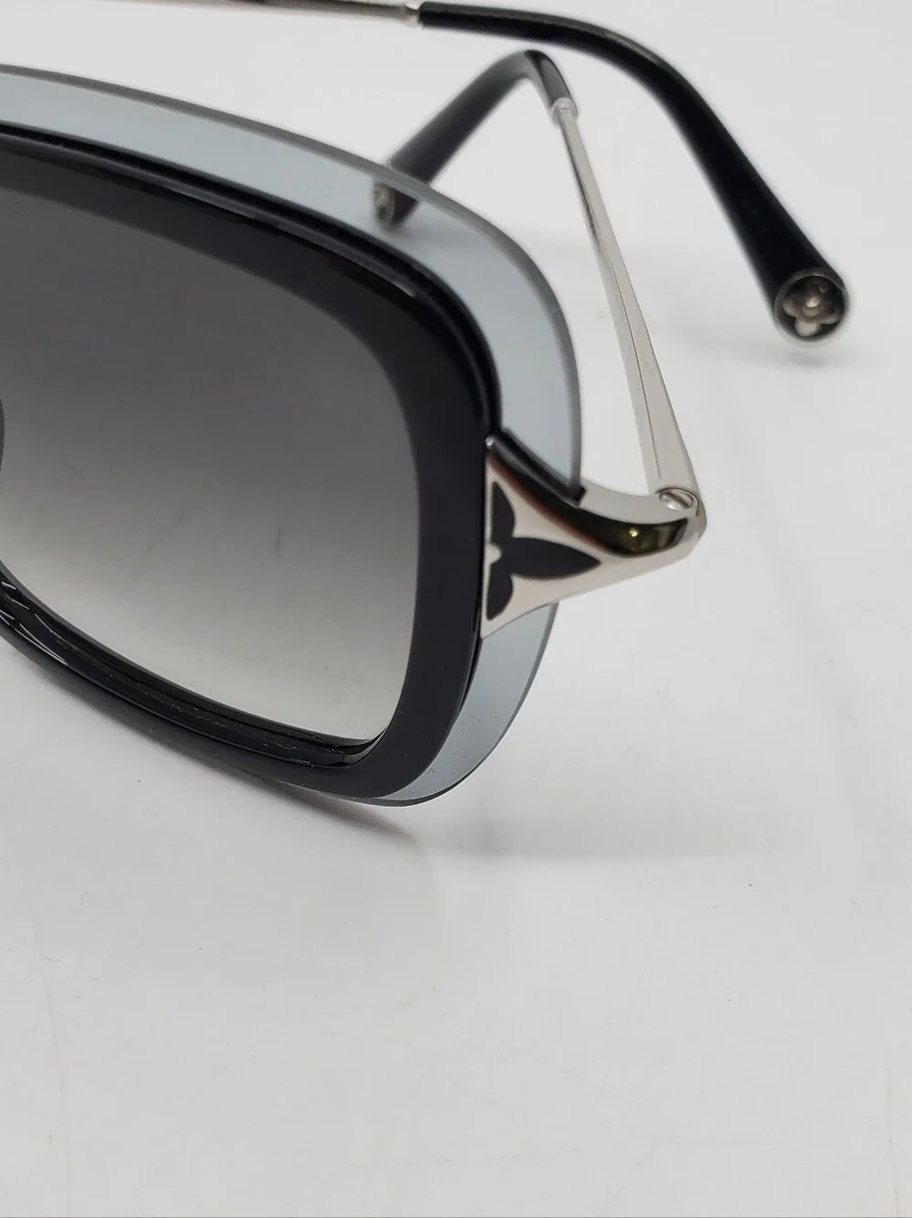 Louis Vuitton Poppy Frame Sunglasses Z049349W